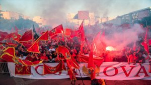 Karadağ'da iktidar yanlıları gösteri düzenledi