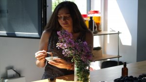 Karavanıyla gezerken topladığı bitkileri işleyip hazırladığı cilt bakım ürünleriyle marka oldu 