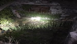 Kars&#39;ta çamaşır ipinde kurutulmaya bırakılan uyuşturucu ele geçirildi