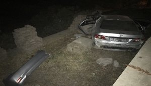 Kayseri'de otomobil bahçeye uçtu, 3 kişi yaralandı
