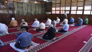 Kerkük'te koronavirüs nedeniyle kapatılan camiler yeniden açıldı