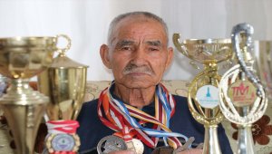 Koşucu "Süper Dede" parkurları özledi 