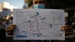 Kovid-19 nedeniyle kapatılan Madrid'in tarihi bit pazarının esnafı çözüm istiyor