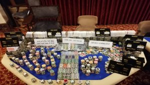 Küçükçekmece'de dernekte kumar oynayan 27 kişiye ceza kesildi