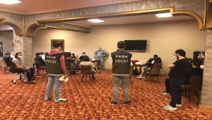 Küçükçekmece'de kumar oynatılan derneğe polis baskını