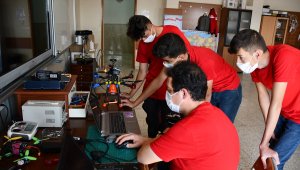 Lise öğrencileri geliştirdikleri İHA ile savunma sanayisine göz kırptı