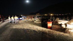 Manisa'da traktör ile hafif ticari araç çarpıştı: 2 yaralı