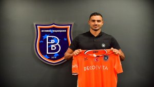 Medipol Başakşehir, Nacer Chadli'yi transfer etti