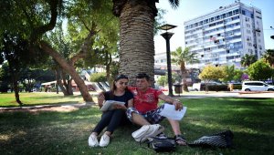 Mersin'de evlilik hazırlığındaki çiftin parkta uyurken para ve telefonlarının çalındığı iddiası 