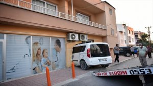 Mersin'de kontrolden çıkan hafif ticari araç sağlık ocağına girdi 