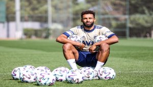 Milli futbolcu Nazım Sangare, adını Fenerbahçe'nin efsaneleri arasına yazdırmak istiyor: