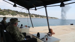 Milli Savunma Bakanı Akar, "Kardak kahramanları" olarak bilinen Deniz Kuvvetleri Komutanlığının seçkin birliği SAT personeliyle bir araya geldi.
