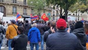 Paris'te terör örgütü PKK yandaşları ve Ermeniler birlikte gösteri düzenledi