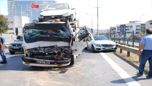 Pendik'te 5 aracın karıştığı zincirleme trafik kazasında bir kişi yaralandı