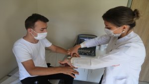 Piknikte düşerek kısmi felç geçiren hasta 1,5 ayda yürümeye başladı