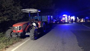 Sakarya'da tarım işçilerini taşıyan traktör devrildi: 15 yaralı