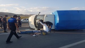 Sivas'ta işçi taşıyan kamyonet devrildi 4 kişi yaralandı