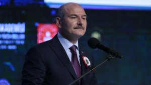 Soylu, Reyhanlı'daki terör saldırısının sorumlularından, terörden arananlar listesinde mavi kategoride bulunan Ercan Bayat'ın yakalandığını bildirdi