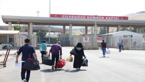 Suriyelilerin ülkelerindeki güvenli bölgelere dönüşleri sürüyor
