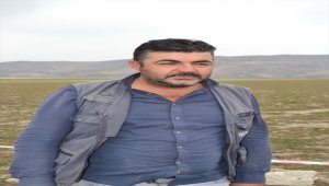 Suyu çekilen Marmara Gölü'nde koku yayan çukurda tedbir alındı