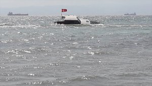 Tekirdağ'da karaya oturan teknedeki 3 kişi sahil güvenlik ekiplerince kurtarıldı