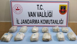 Van'da jandarma ekipleri toprağa gizlenmiş uyuşturucu buldu
