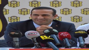 Yeni Malatyaspor'da transfer olan futbolcular için imza töreni
