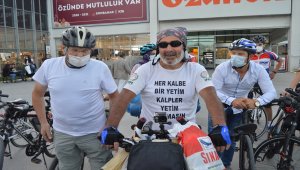 Yetimlere farkındalık için bisikletle Malatya'dan yola çıkan İHH gönüllüsü Afyonkarahisar'a geldi
