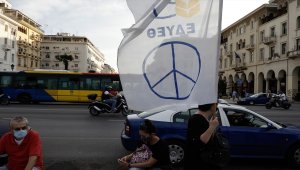 Yunanistan'da göstericiler, Pompeo'nun ülkeyi ziyaretini protesto etti, ABD bayrağını yaktı
