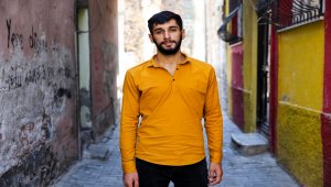 Zor şartlara rağmen tıp fakültesini kazanan gençler Diyarbakır'ın gururu oldu 