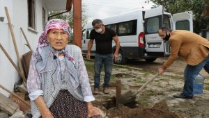 85 yaşındaki Hatice ninenin Türk bayrağı sevgisi