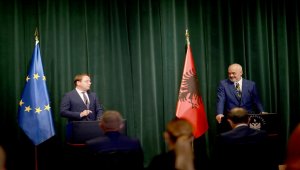 AB Komisyonu Varhelyi Kuzey Makedonya ve Arnavutluk'u ziyaret etti
