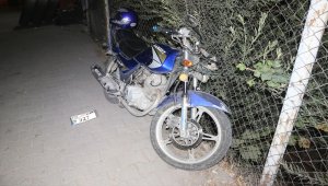 Adana'da motosiklet hırsızı güvenlik kamerasından yakalandı