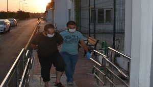 Adana'da şüpheli araçtan 205 bin uyuşturucu hap ve 8 kilo 250 gram esrar çıktı
