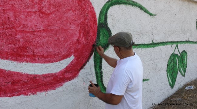 Adanalı ressam çizimleriyle sokakları renklendiriyor 