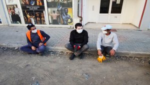Ağrı Belediye Başkanı Sayan, temizlik işçileriyle çöp topladı, süpürgeyle temizlik yaptı