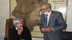 AK Partili Çalık, muhtarı Dışişleri Bakanı Çavuşoğlu ile telefonla görüştürdü