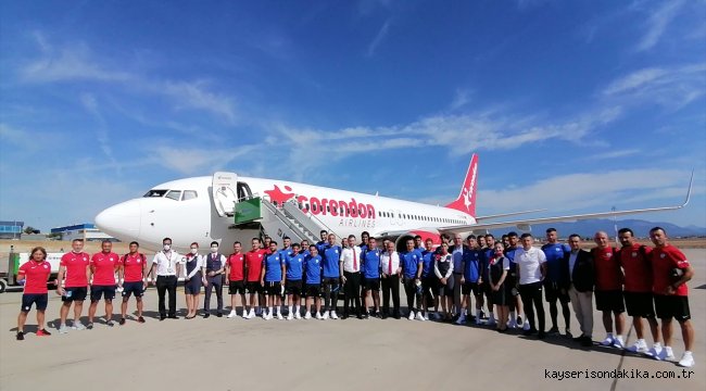 Altınordu FK, Corendon Airlines'ın özel takım uçağıyla Adana'ya uçtu 