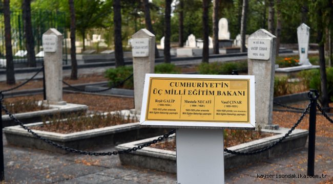 Ankara Büyükşehir Belediyesi devlet büyüklerinin mezar taşlarını yeniliyor