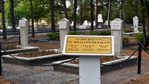 Ankara Büyükşehir Belediyesi devlet büyüklerinin mezar taşlarını yeniliyor
