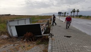 Antalya'da kuvvetli rüzgar ve dolu