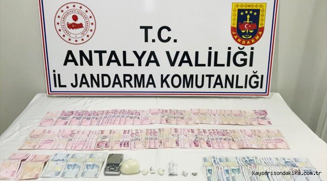 Antalya'da uyuşturucu operasyonunda 4 kişi yakalandı