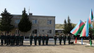 Azerbaycan, Ermenistan'ın işgalinden kurtarılan İran sınırına karakollar kurdu