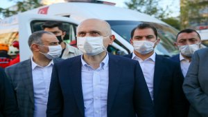 Bakan Karaismailoğlu, Yılmaz Erbek Apartmanı enkazında incelemelerde bulundu