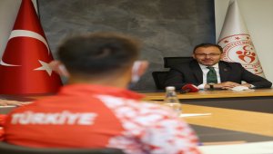 Bakan Kasapoğlu, milli atletleri kabul etti