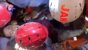 Bakan Pakdemirli'nin telefonla konuştuğu Buse Hasyılmaz 9,5 saat sonra enkazdan çıkarıldı
