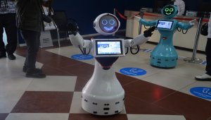 Batman'da özel bir hastanede hastaları robot ADA karşılıyor