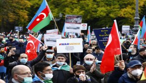 Berlin'de Azerbaycan'a destek gösterisi düzenlendi