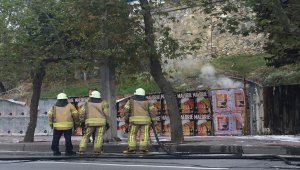 Beşiktaş'ta yer altı elektrik hattında yangın çıktı