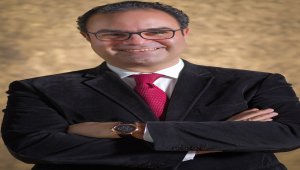 Botoks ve dolgu uygulamalarının uzman ellerde ve yerlerde yapılması uyarısı